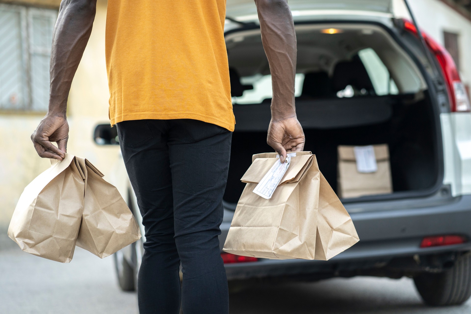 Curbside pickup of food delivery